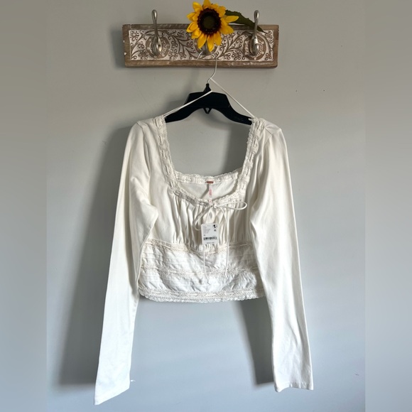 🌻🆕FREE PEOPLE Scarlet Smocked Long Sleeve-Ivory color-Size Medium - Picture 9 of 13